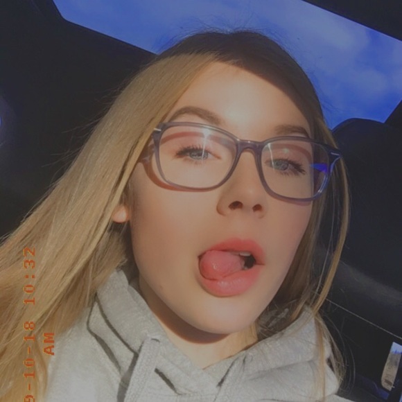 Meet your Posher, Emily - Picture 1 of 1